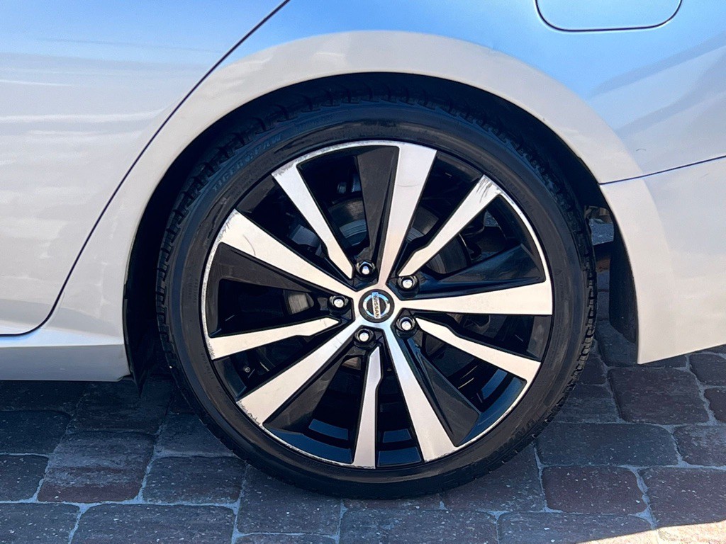 2020 Nissan Altima Image 9