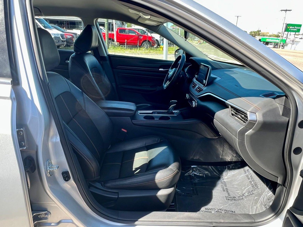 2020 Nissan Altima Image 17