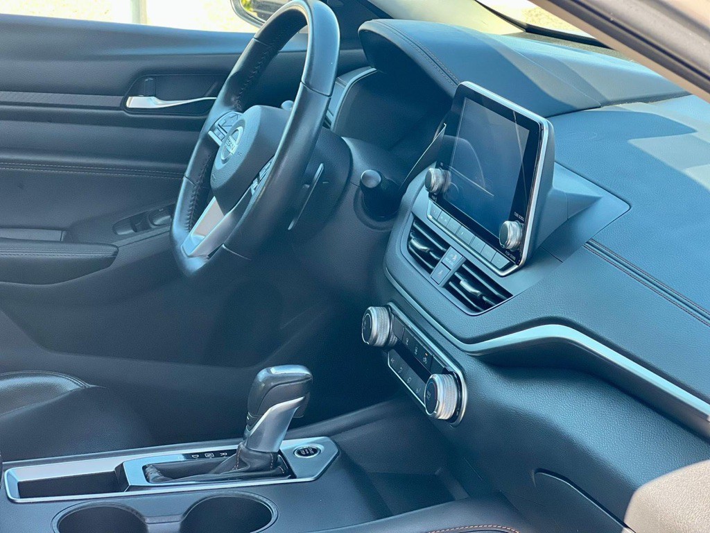 2020 Nissan Altima Image 18