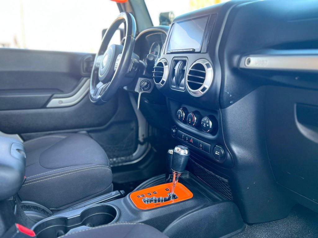 2014 Jeep Wrangler Image 18