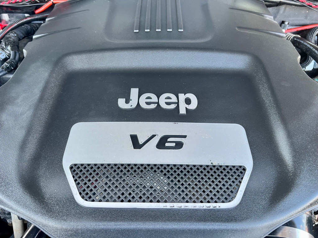 2014 Jeep Wrangler Image 21