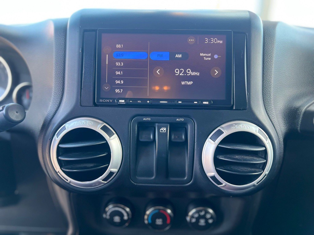 2014 Jeep Wrangler Image 23
