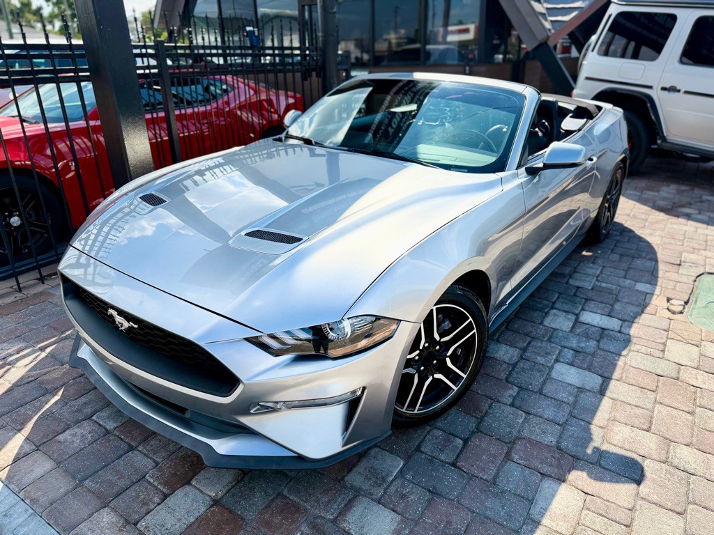 2020 Ford Mustang Image 2