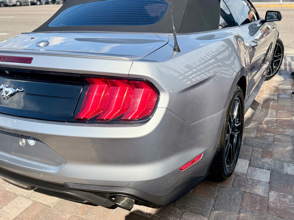2020 Ford Mustang Image 30