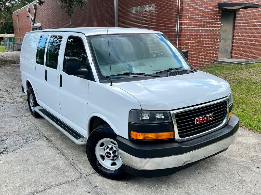 2017 GMC Savana Image 1