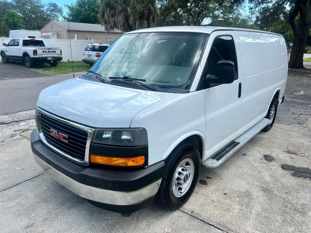 2017 GMC Savana Image 2