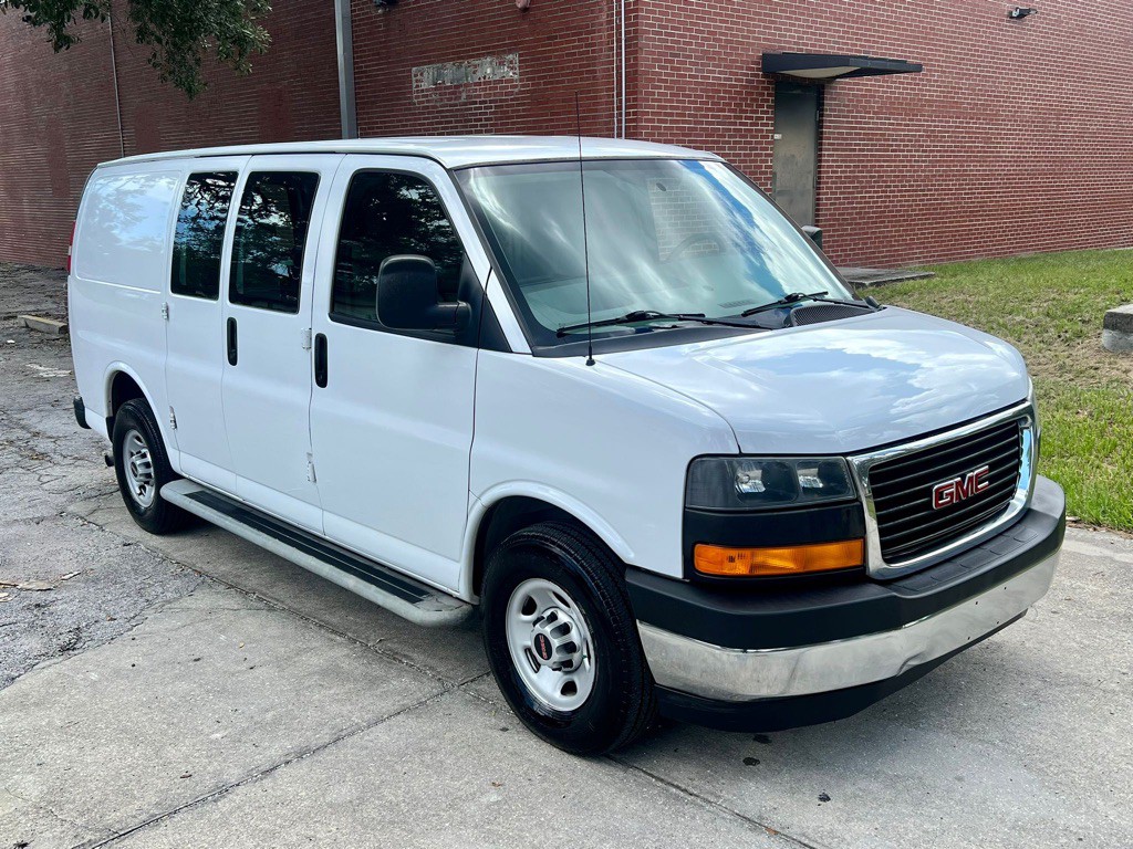 2017 GMC Savana Image 4