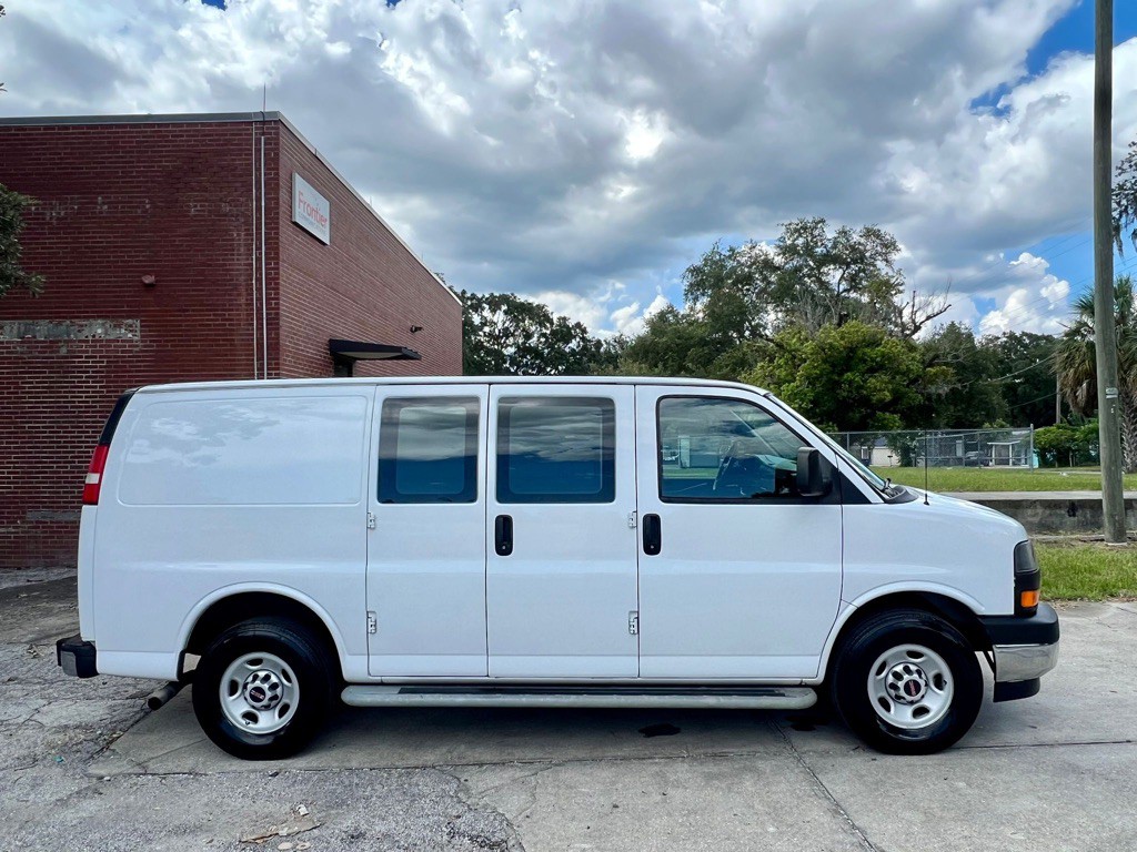 2017 GMC Savana Image 5