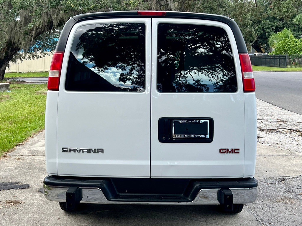 2017 GMC Savana Image 7