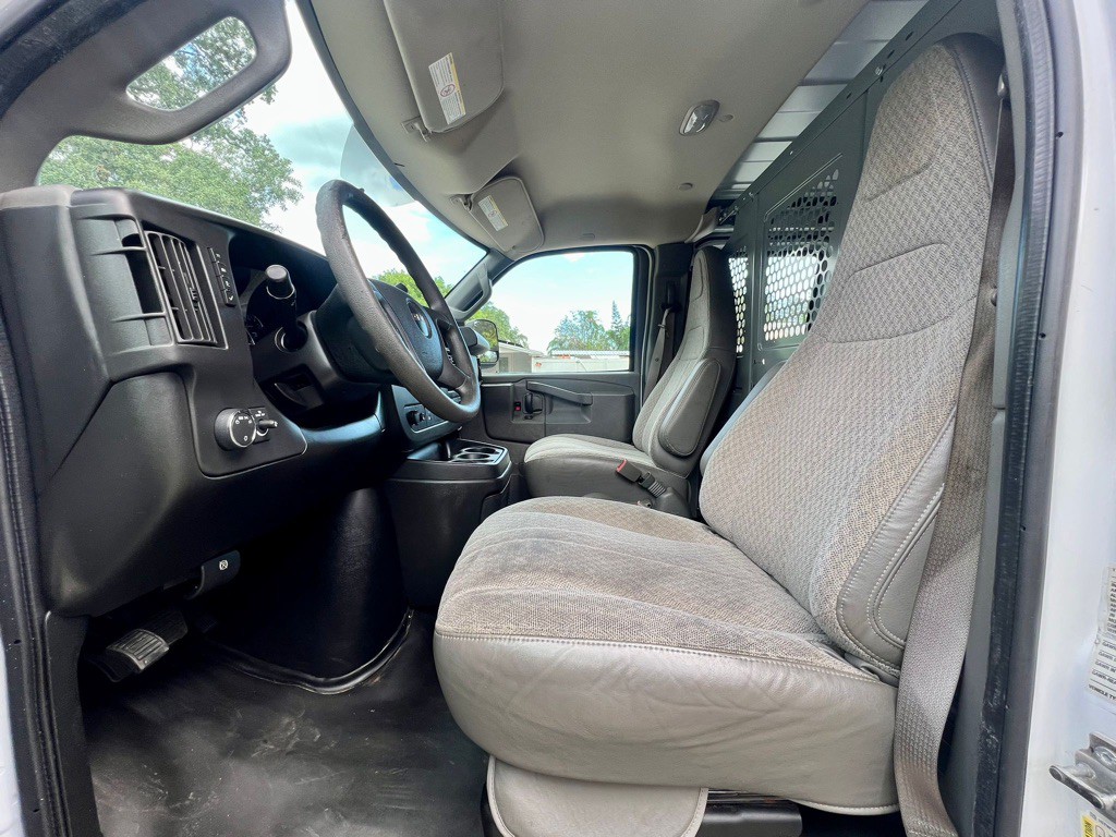 2017 GMC Savana Image 11
