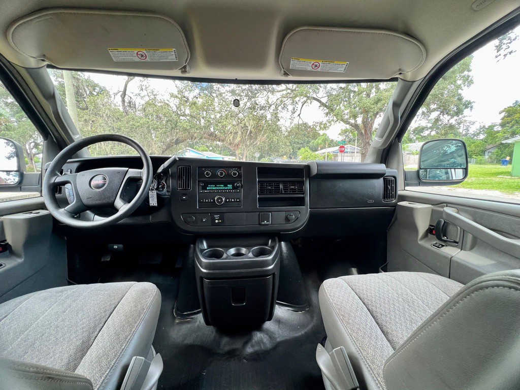 2017 GMC Savana Image 17