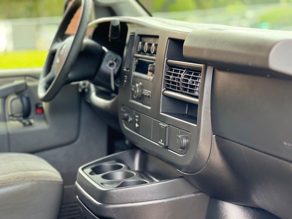 2017 GMC Savana Image 19