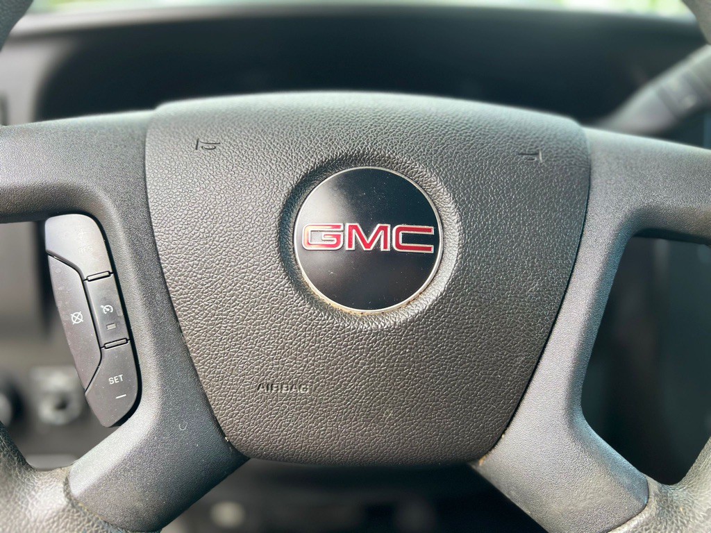 2017 GMC Savana Image 23