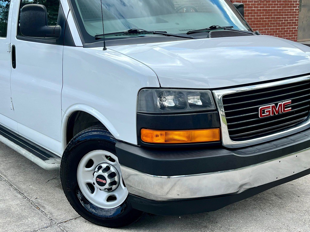 2017 GMC Savana Image 25
