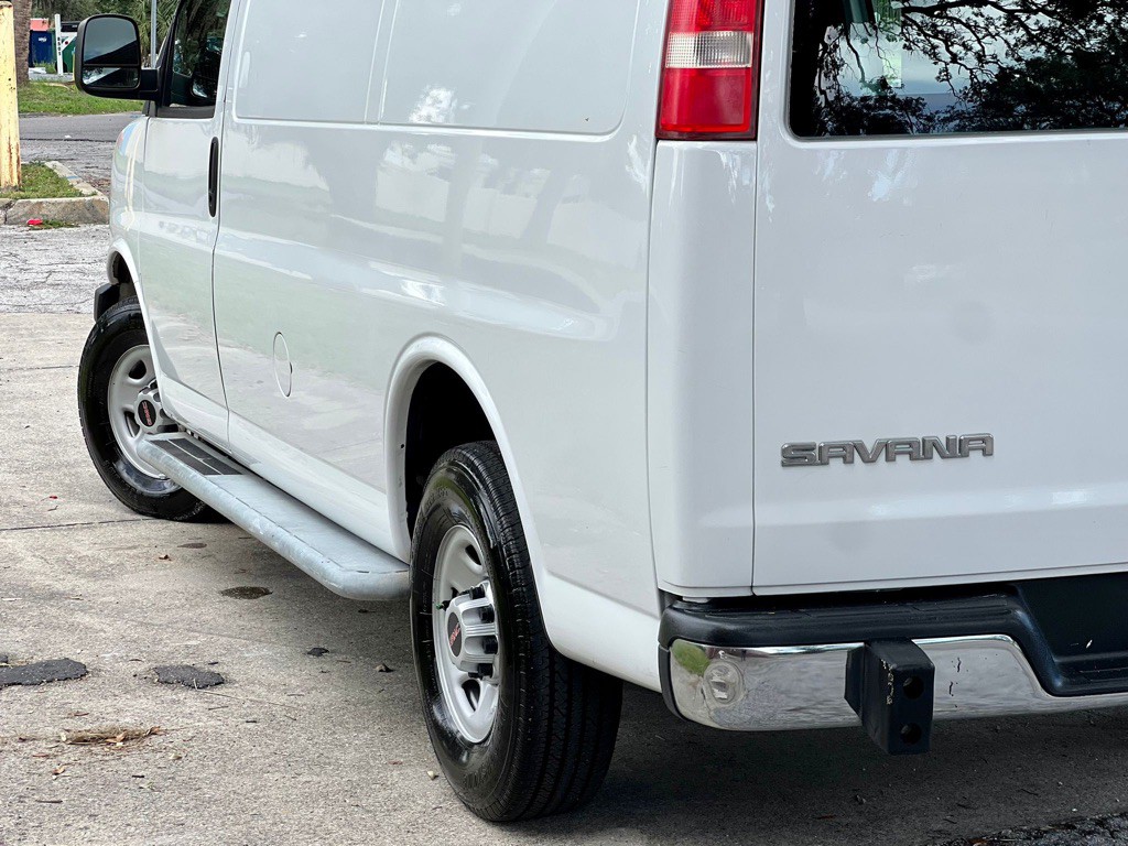 2017 GMC Savana Image 26