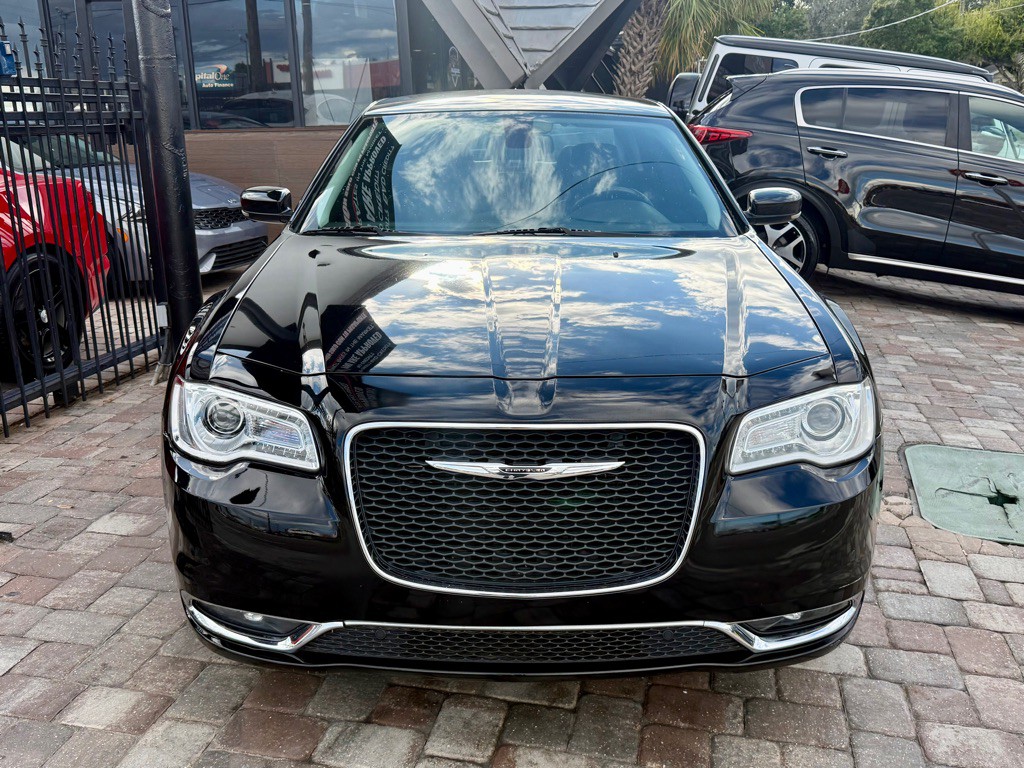 2015 Chrysler 300 Image 4