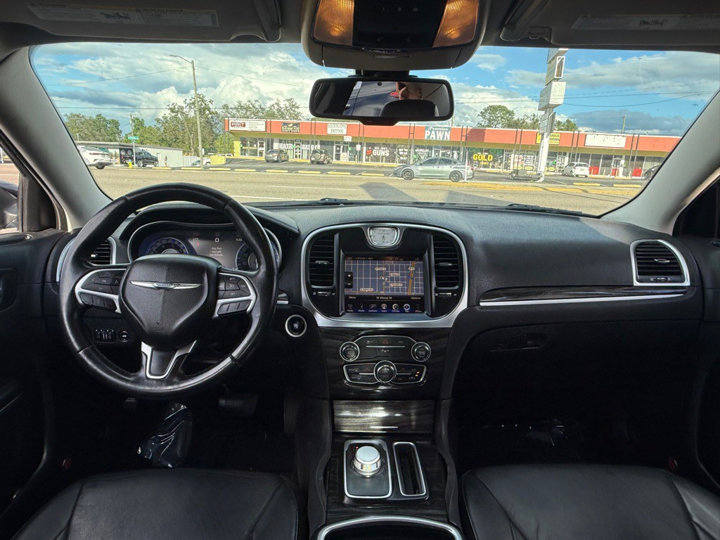 2015 Chrysler 300 Image 14