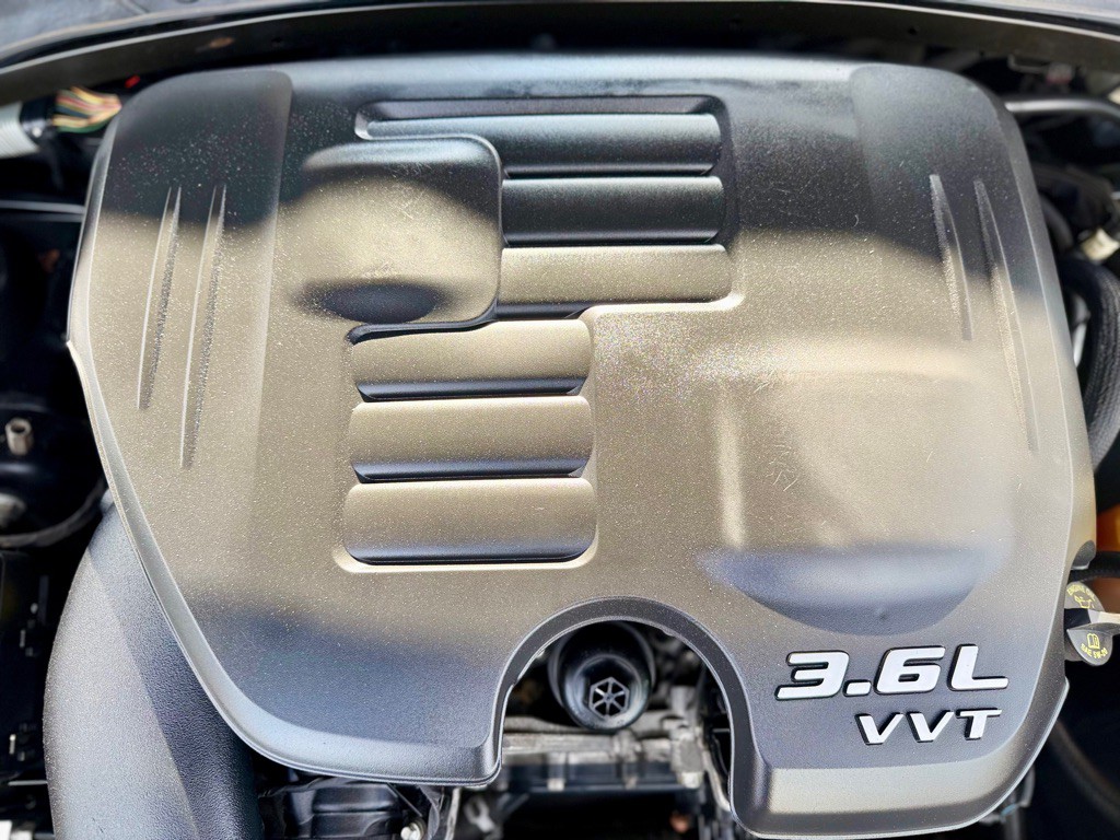 2015 Chrysler 300 Image 23