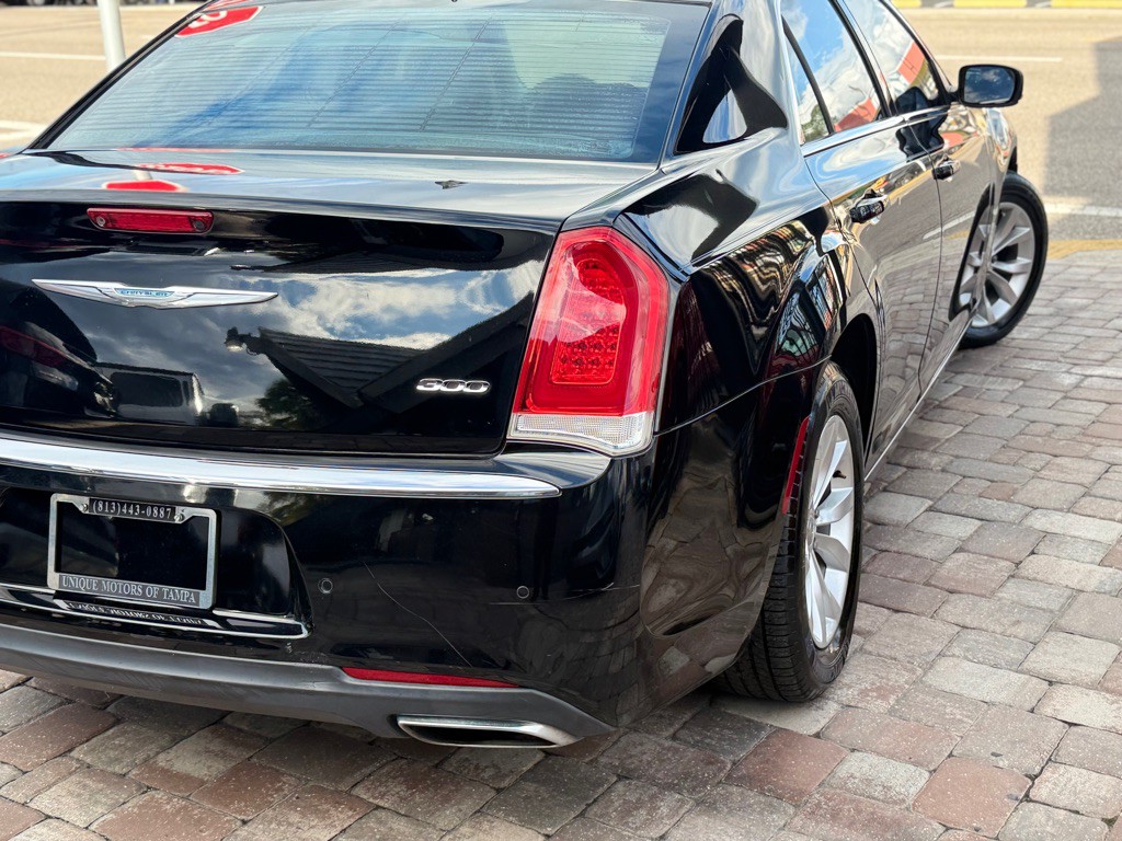2015 Chrysler 300 Image 27