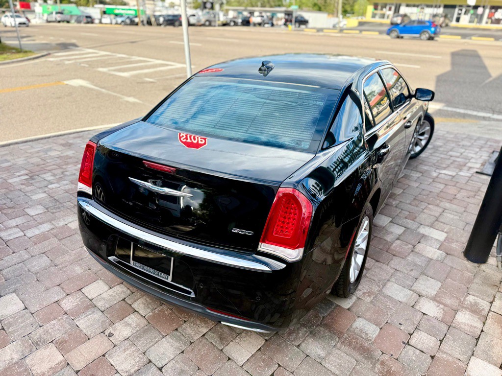 2015 Chrysler 300 Image 29
