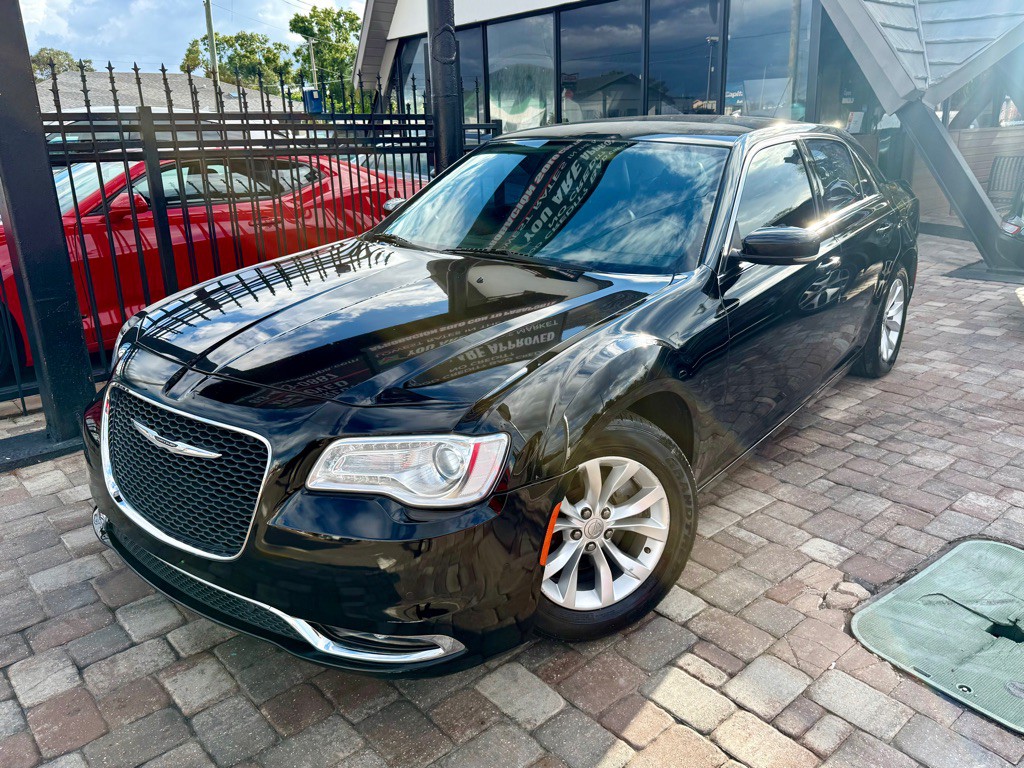 2015 Chrysler 300 Image 30