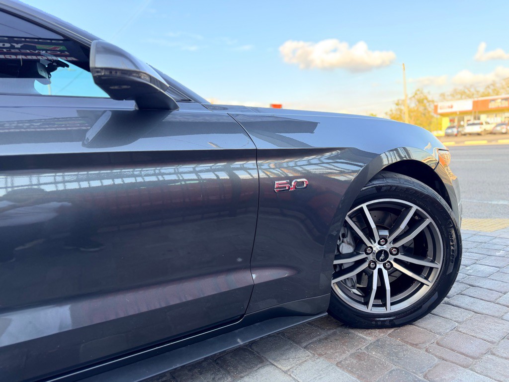 2017 Ford Mustang Image 2