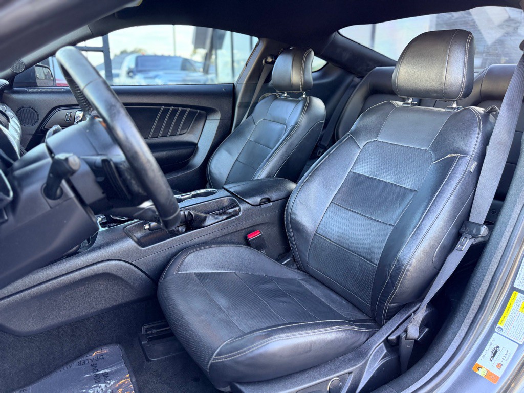 2017 Ford Mustang Image 14