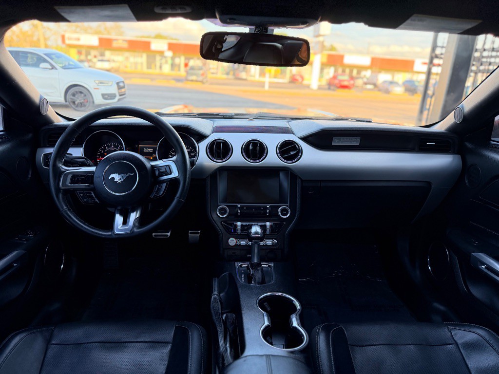 2017 Ford Mustang Image 18