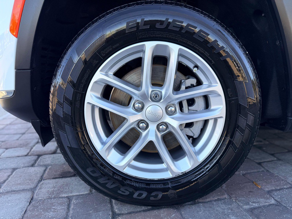 2022 Jeep Grand Cherokee Image 9