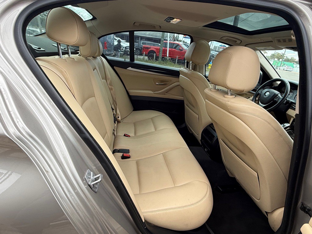 2016 BMW 5 Series Image 17