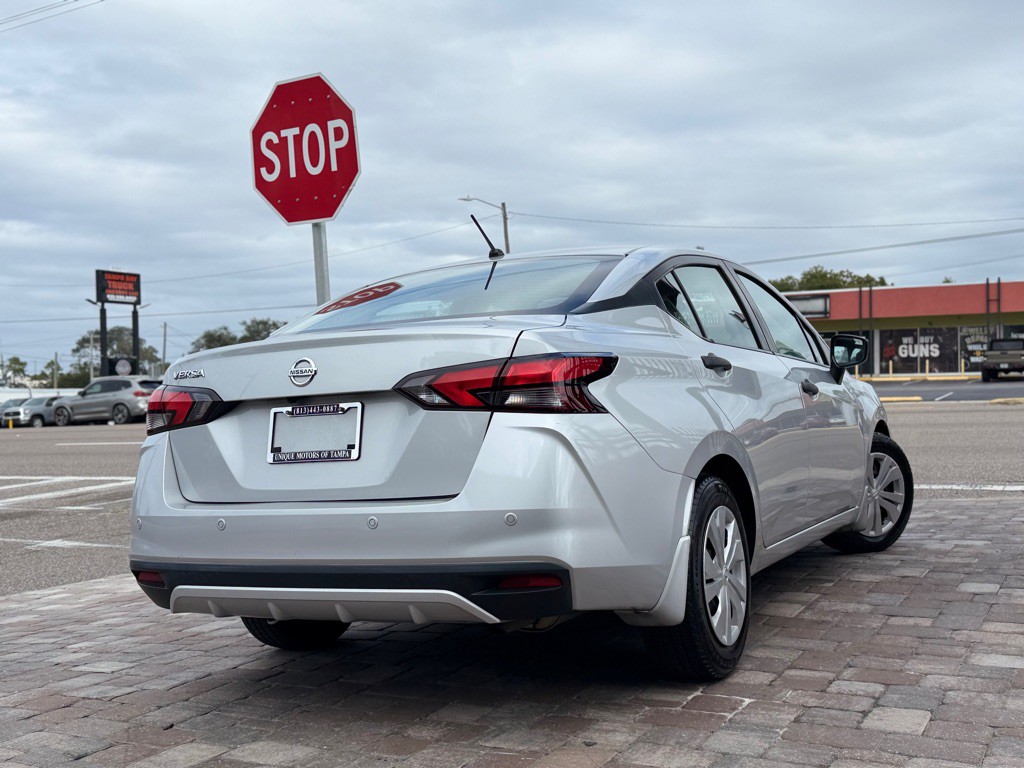 2021 Nissan Versa Image 2