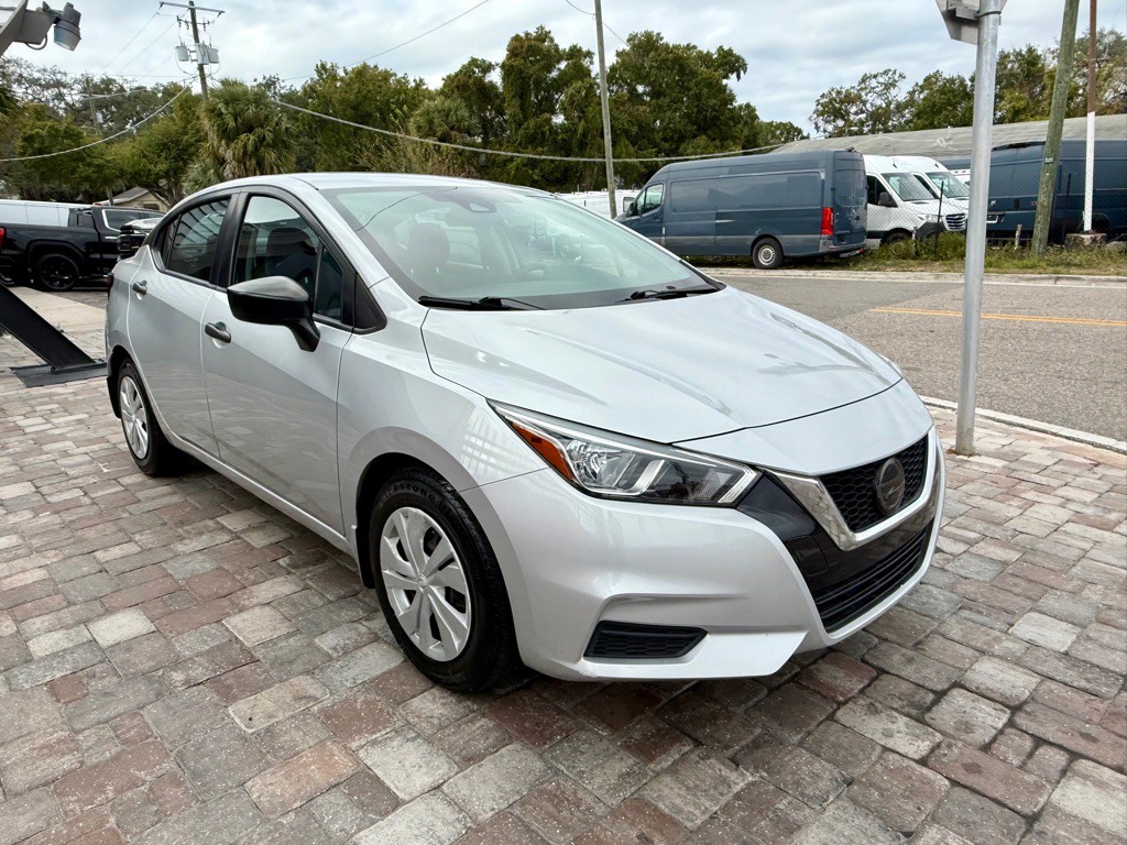 2021 Nissan Versa Image 3