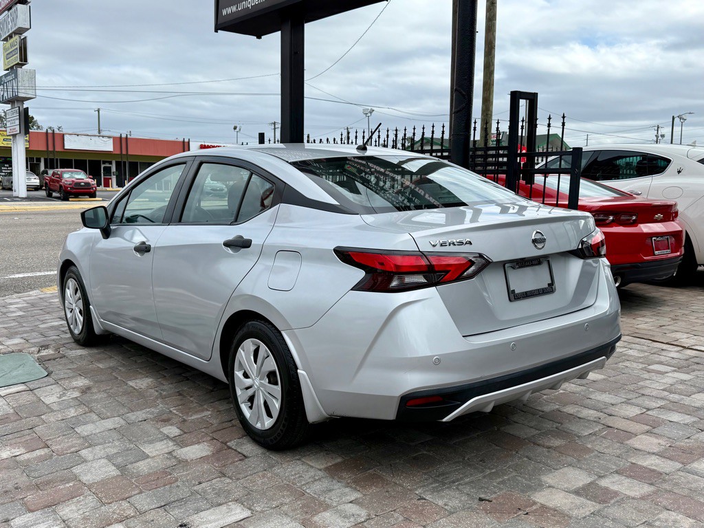2021 Nissan Versa Image 7