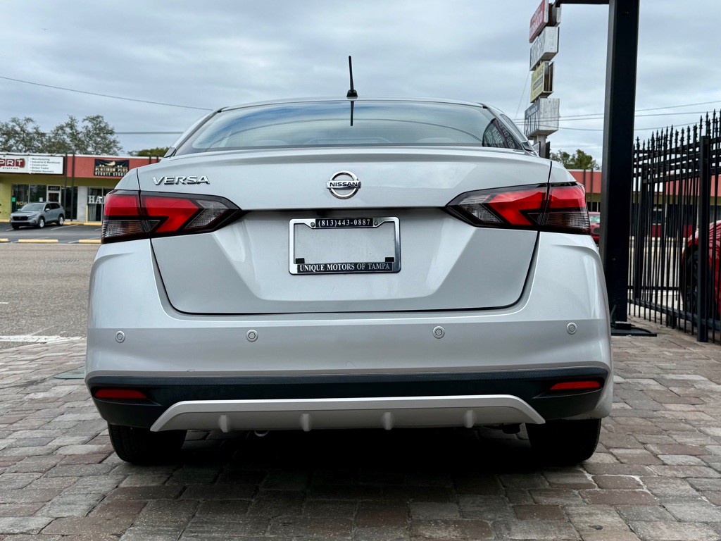2021 Nissan Versa Image 8