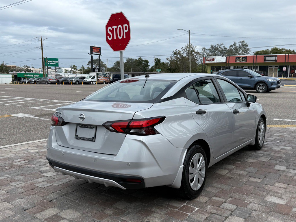 2021 Nissan Versa Image 9