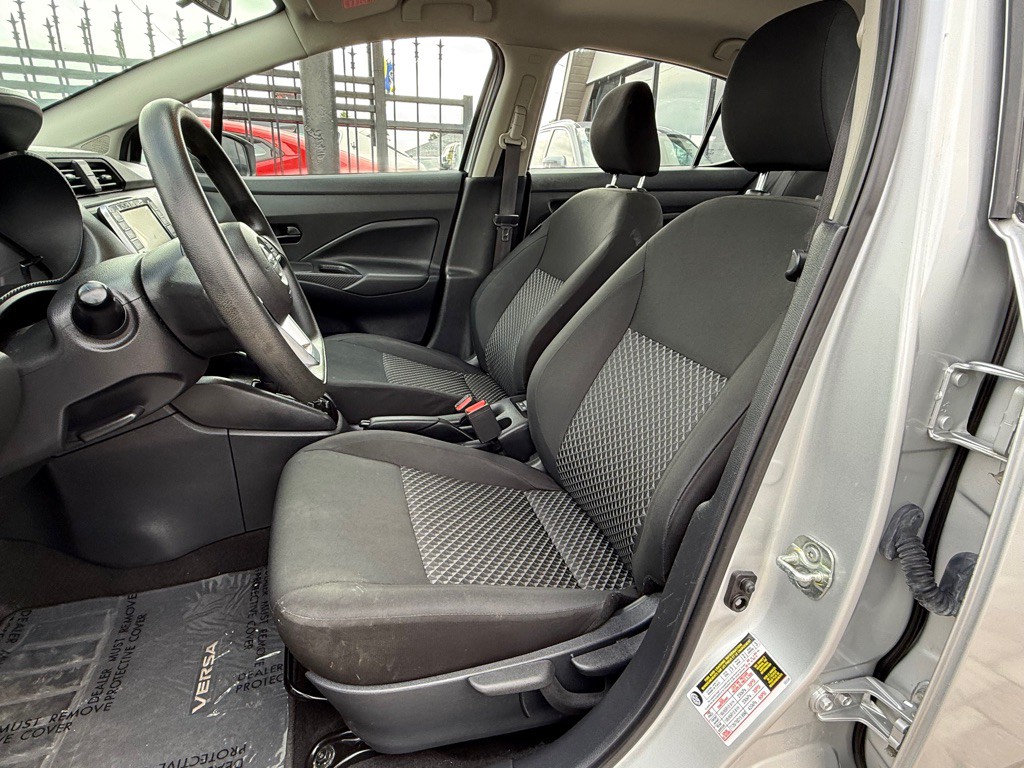 2021 Nissan Versa Image 12