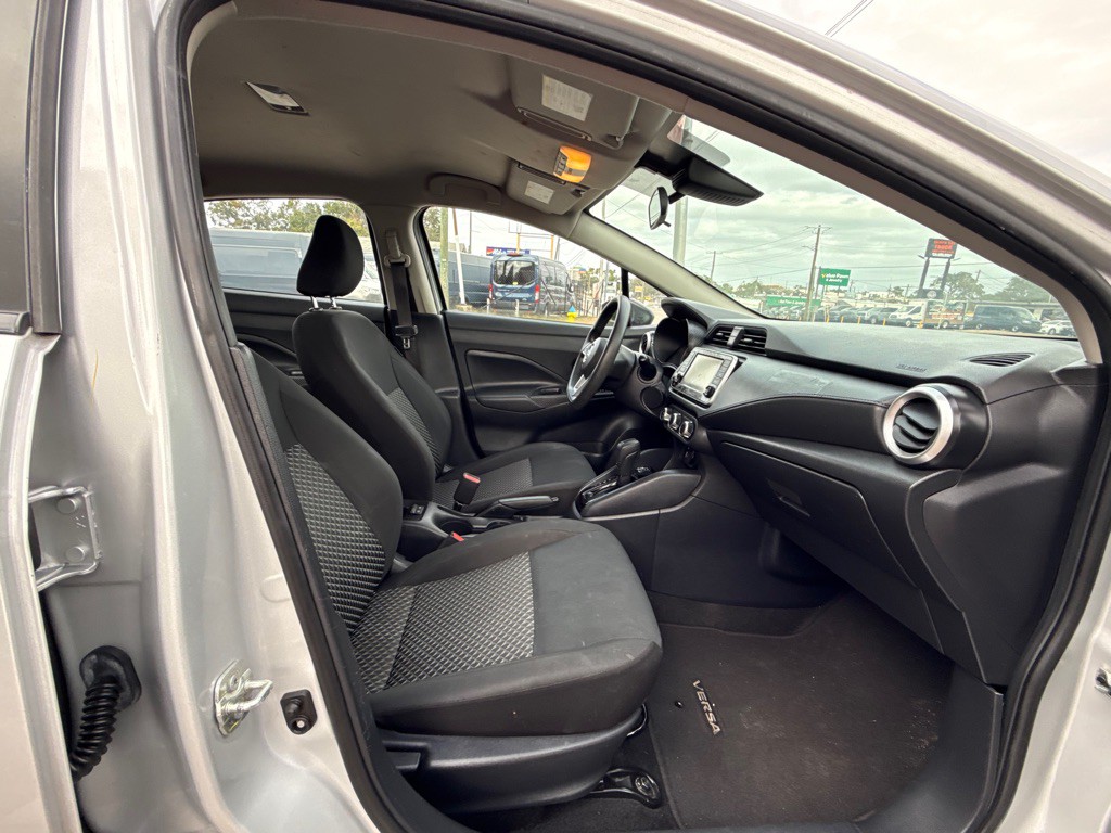 2021 Nissan Versa Image 18