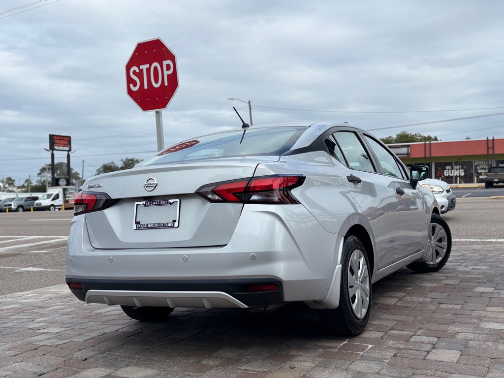 2021 Nissan Versa Image 25