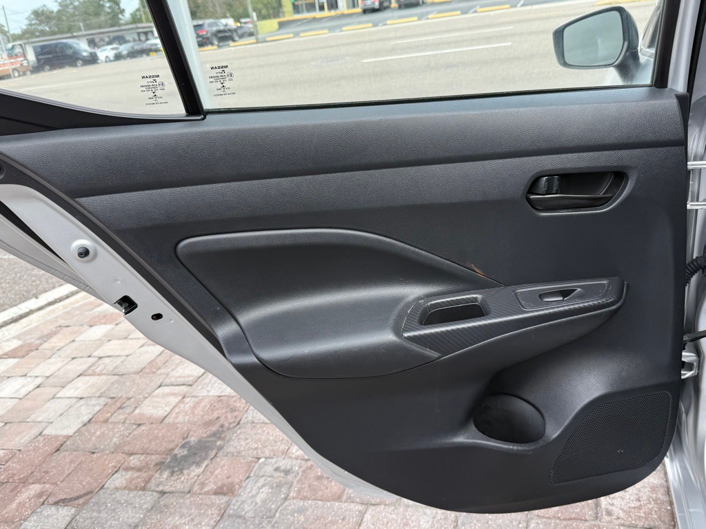 2021 Nissan Versa Image 27
