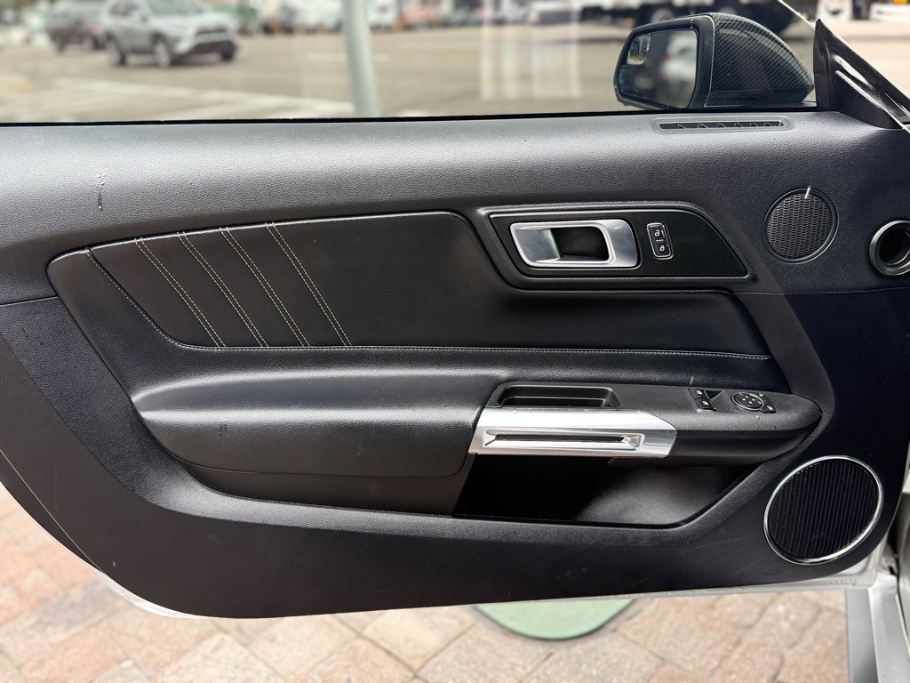 2019 Ford Mustang Image 30