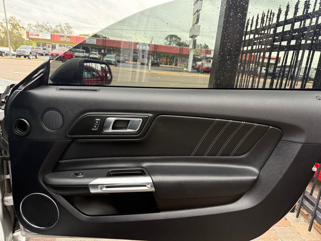 2019 Ford Mustang Image 31