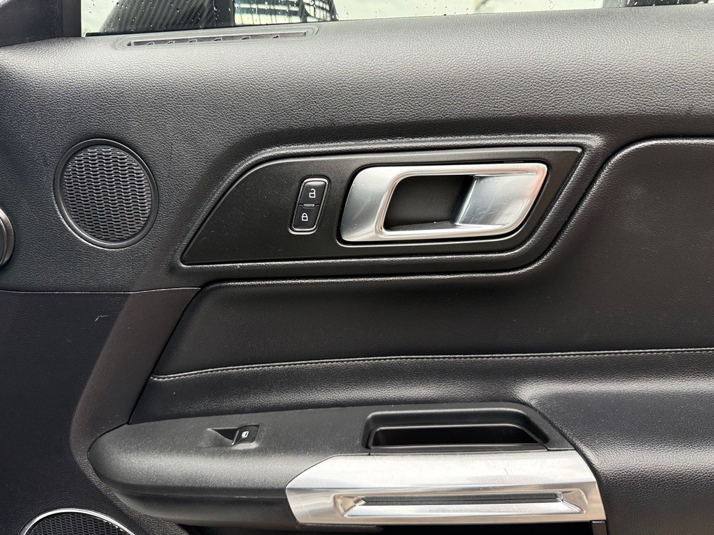 2019 Ford Mustang Image 32