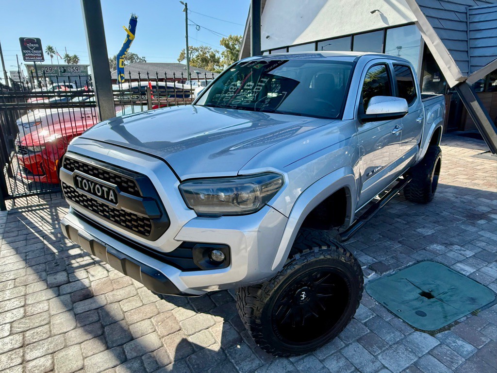 2019 Toyota Tacoma Image 2