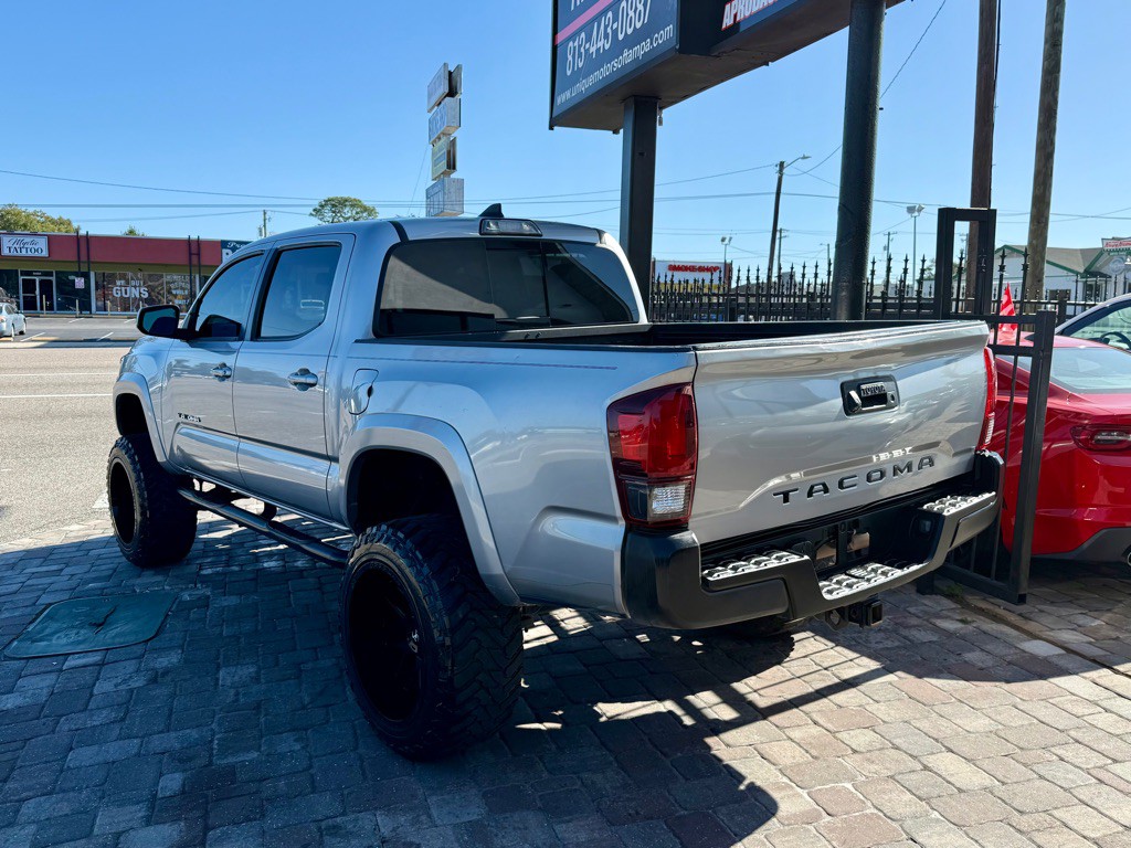 2019 Toyota Tacoma Image 6