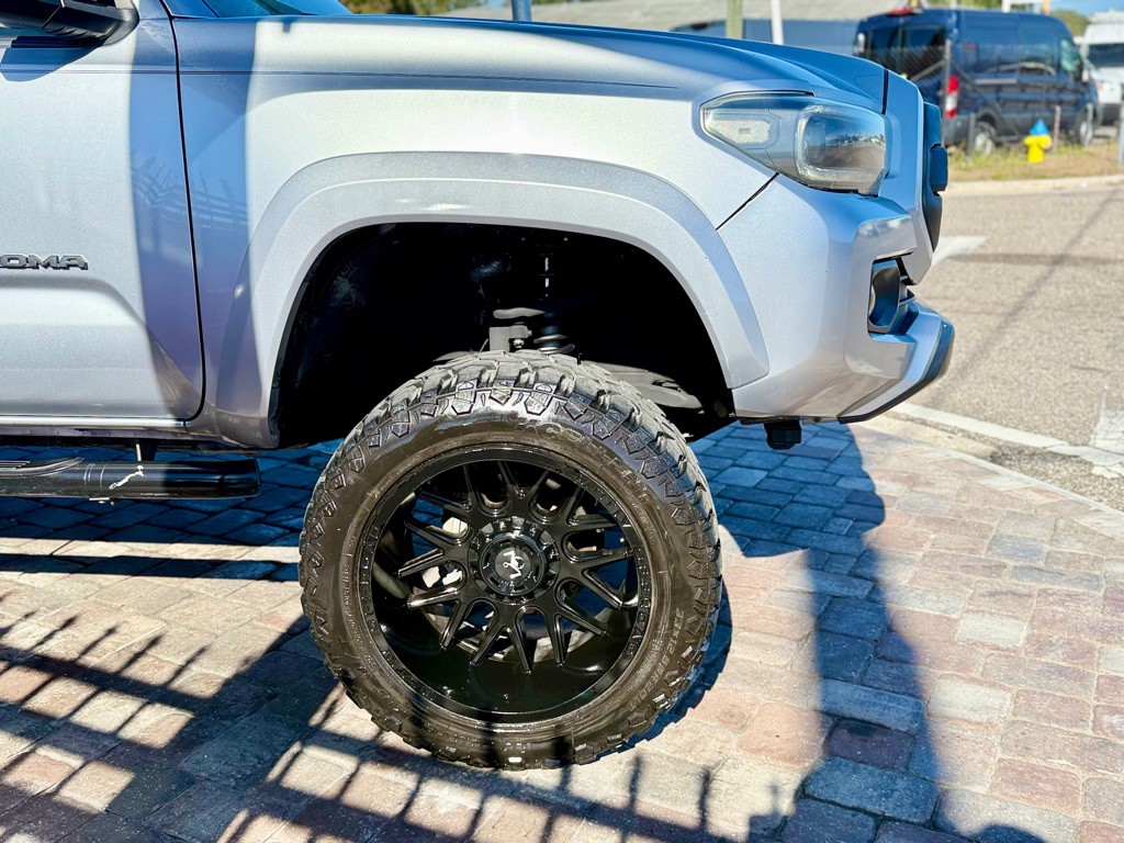 2019 Toyota Tacoma Image 9