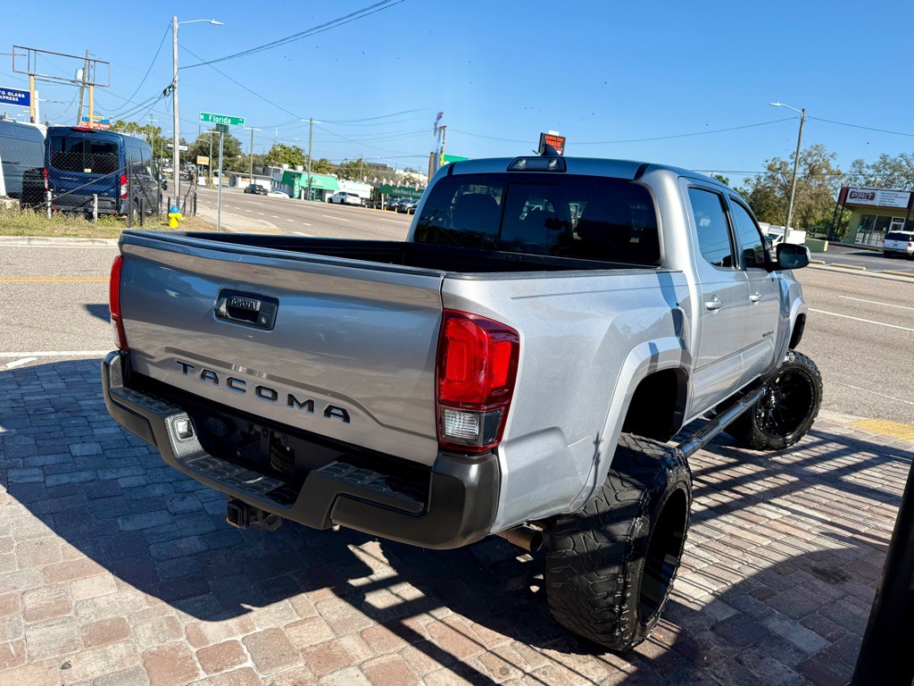 2019 Toyota Tacoma Image 12