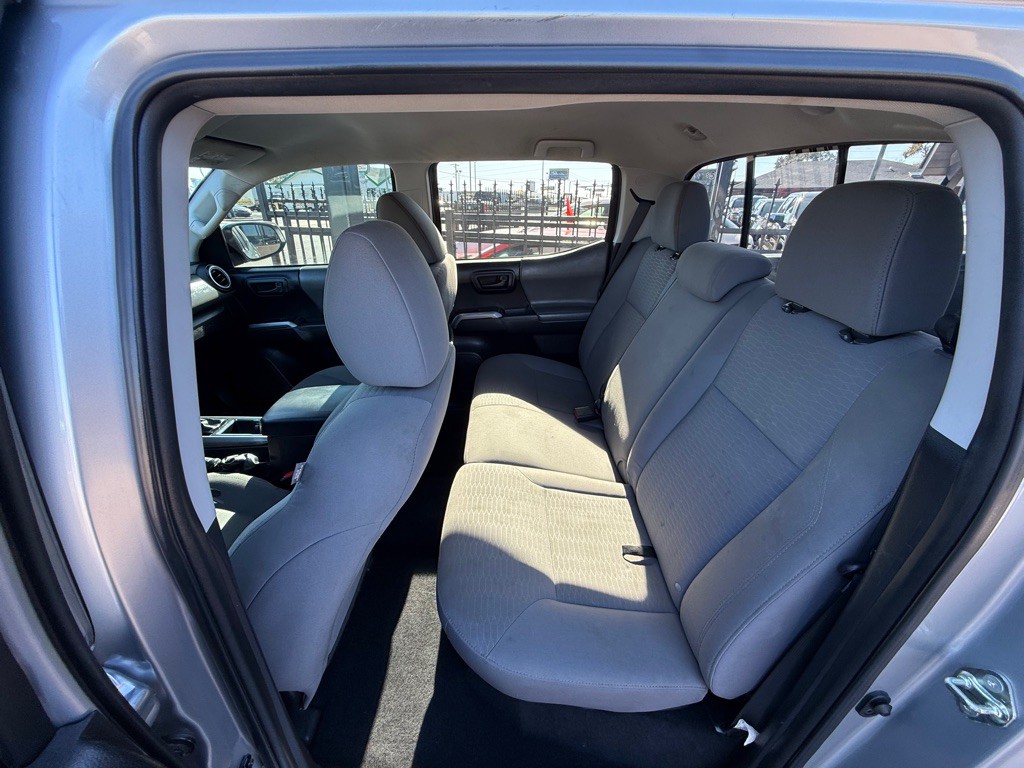 2019 Toyota Tacoma Image 18