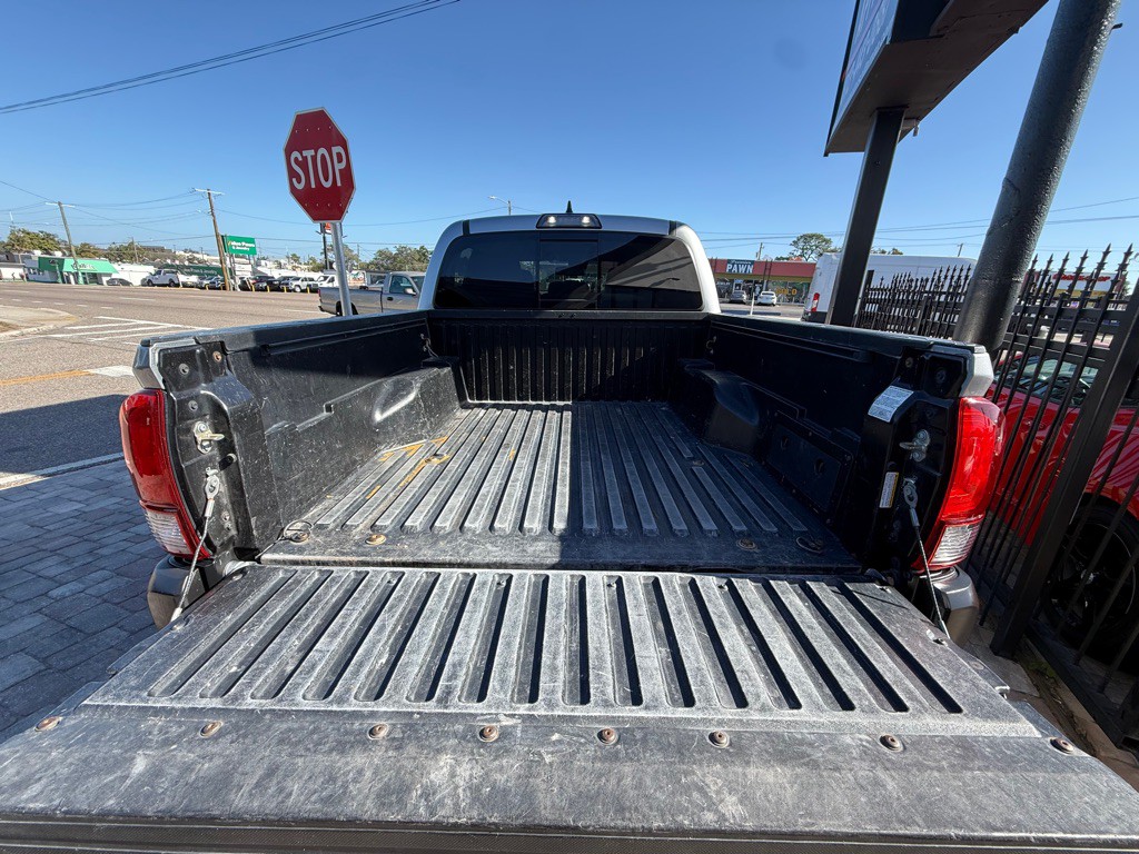 2019 Toyota Tacoma Image 19