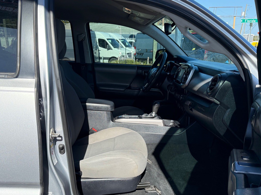 2019 Toyota Tacoma Image 21