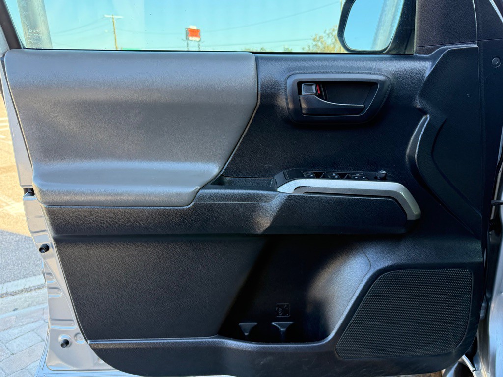 2019 Toyota Tacoma Image 24